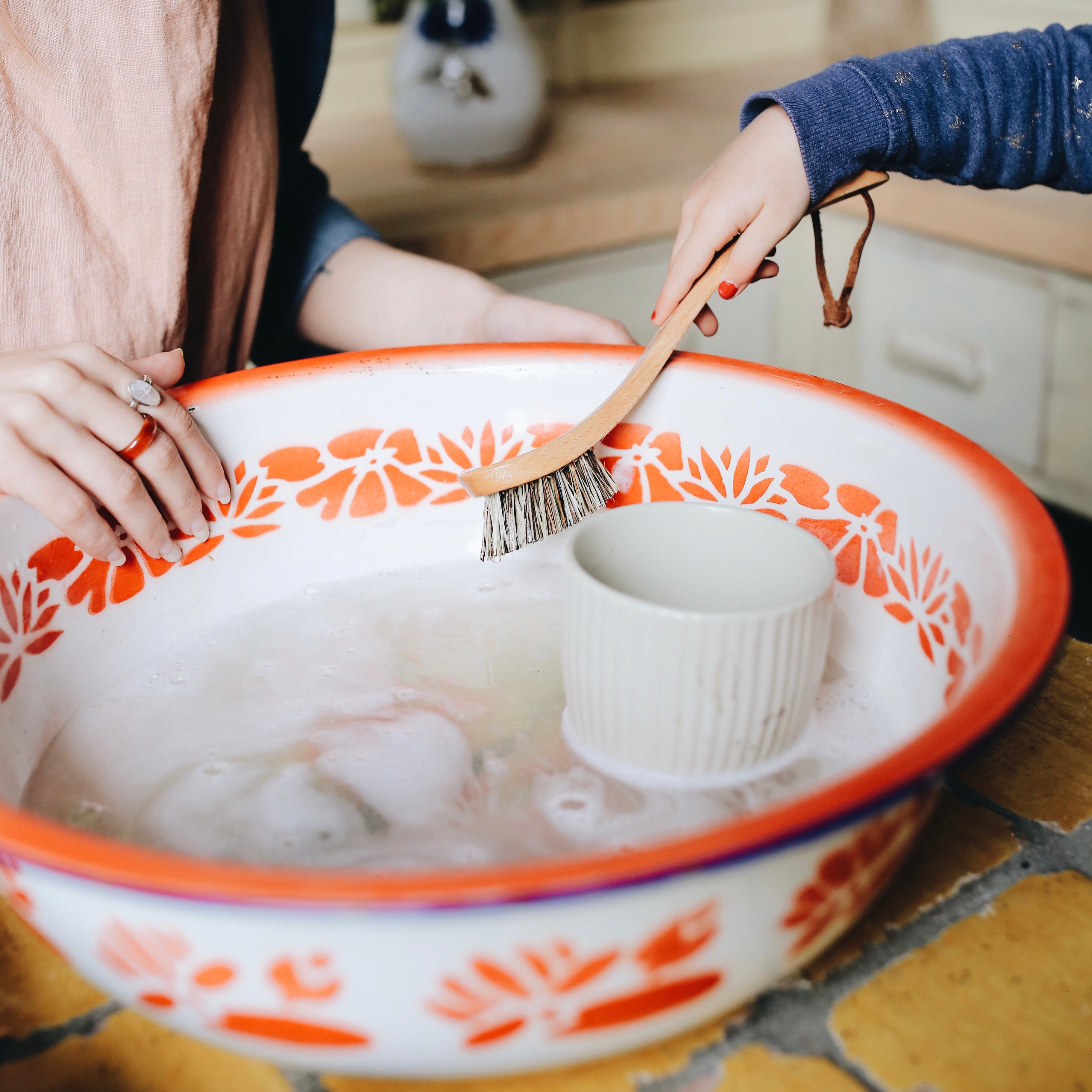 Curved Dish Brush