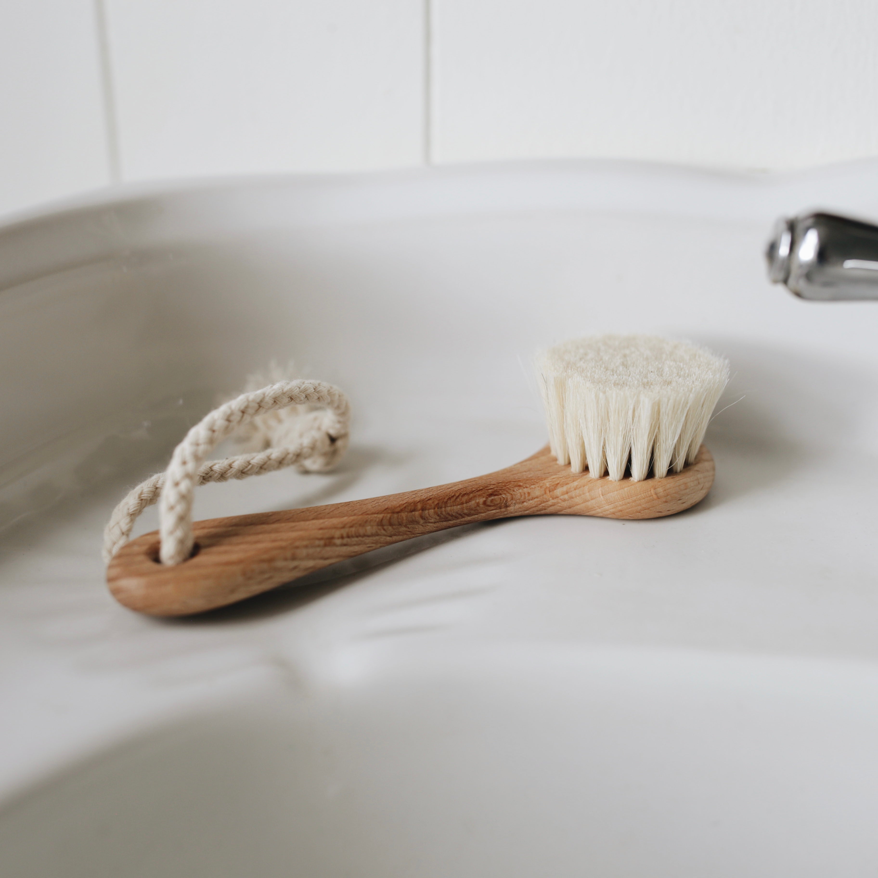 Facial Scrubbing Brush